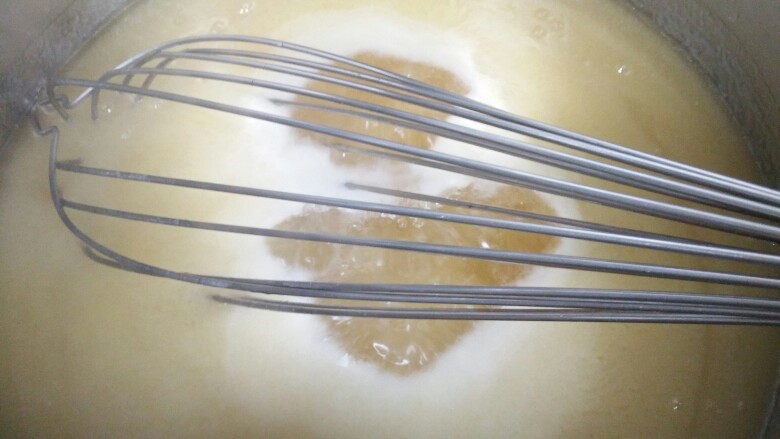 黑巧克力淋面,煮到沸腾 关火
