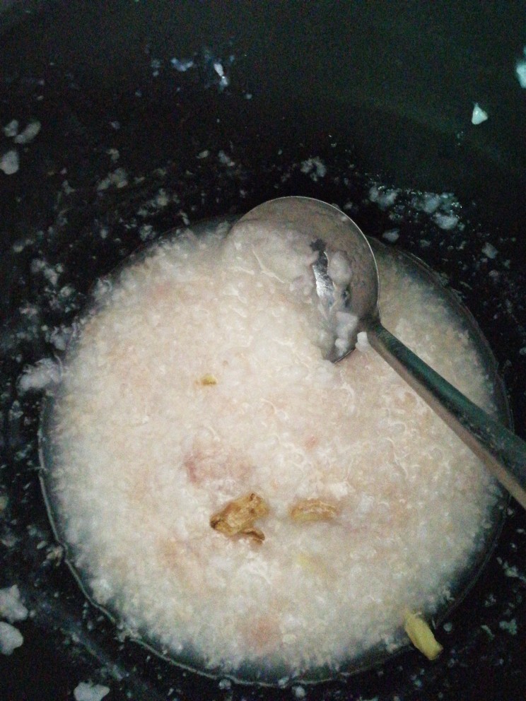 猪肉香菇青菜粥,我忘记拍了，煮好珍珠米粥，煲30分钟