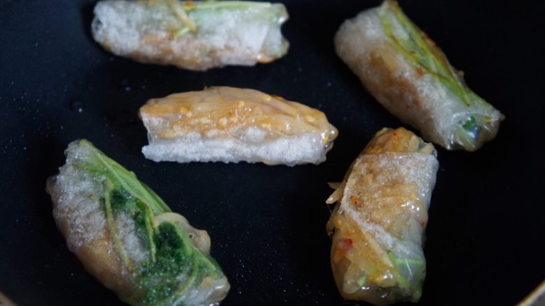 小小煎饼,要记得翻面 别只煎一边
