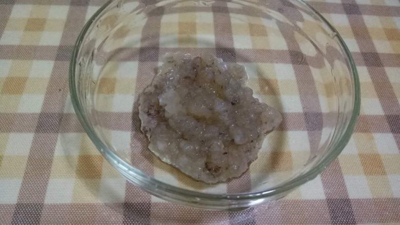 鲜虾山药羹 宝宝辅食10M+,将鲜虾剁成泥