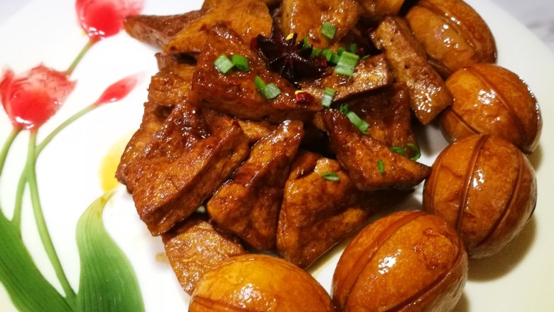 啤酒豆腐蛋,汁烧的差不多可以出锅啦!