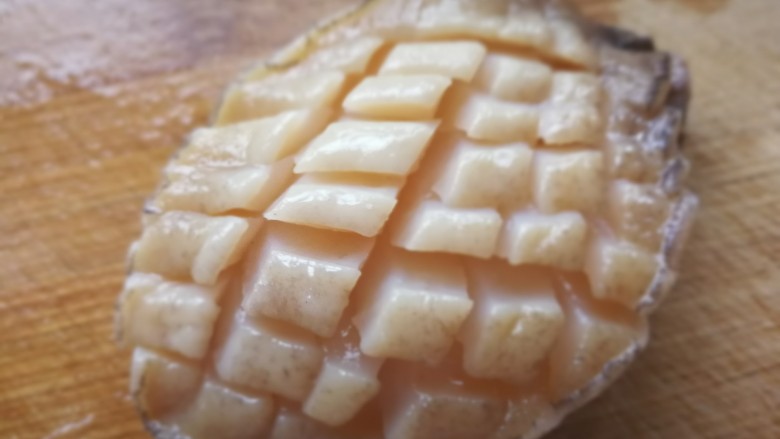 秋冬滋补篇:鲍鱼排骨山药汤(含鸡汤粉做法),对角再同样方式切花