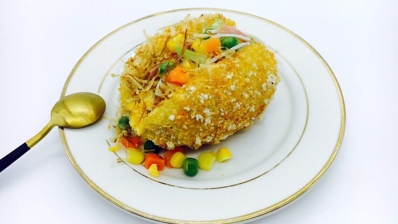 会跳舞的大土豆,上面是顶级的火腿,蟹肉棒,牛肉粒,鸡蛋碎,还有小清新的生菜丝。