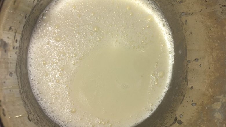 香葱肉松蛋糕,乳化好的状态,不明白什么叫乳化就直接搅拌一分钟