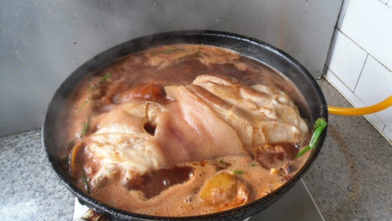 烀肘子, 加盐补充调味