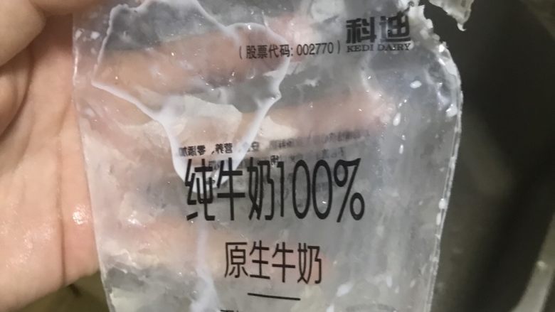 牛奶面,都熟了之后，倒入牛奶，煮开出锅