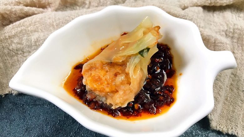 咸蛋黄糯米烧卖,一口下去,美美的沙沙的咸蛋黄就露出来啦