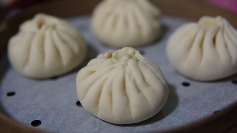 巨好吃的肉包,全部包好之后醒发10分钟,热水上锅蒸15分钟左右,熟了以后等三分钟再开盖