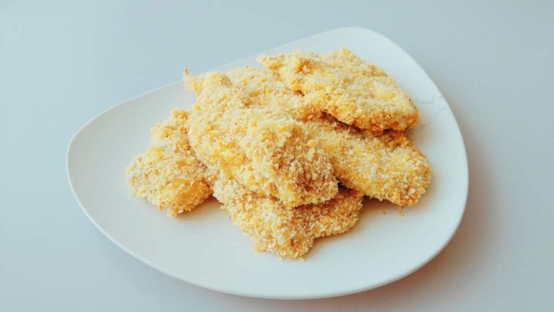 炸鸡排(非油炸版),这个一定要趁热吃!凉了就会不酥脆,最好出烤箱就吃!特别酥脆!