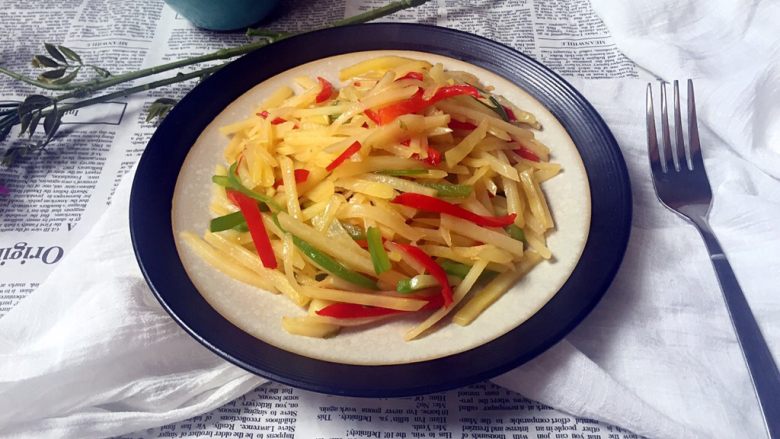 三彩土豆丝,来一盘,三彩土豆丝。