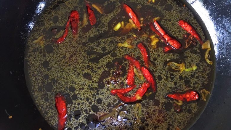 卤五花肉 中餐厅版本,加一碗水吊汤,在加入剩下的水