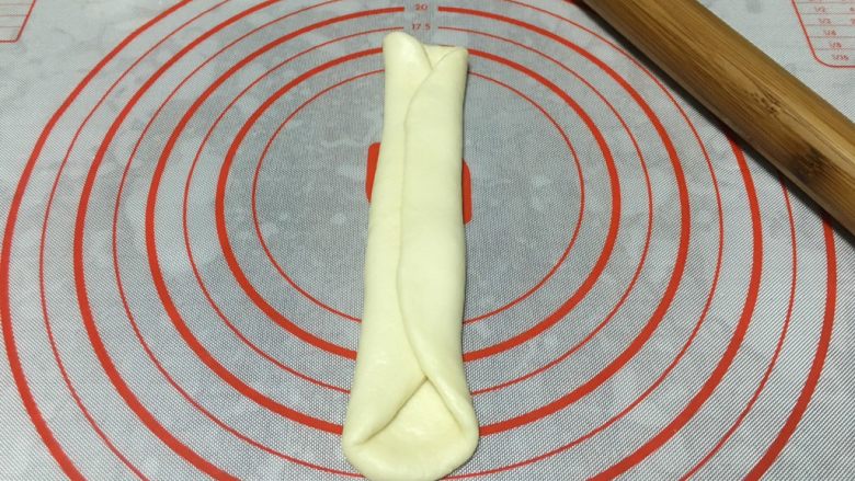 酸奶小吐司(老面法),右边的盖上