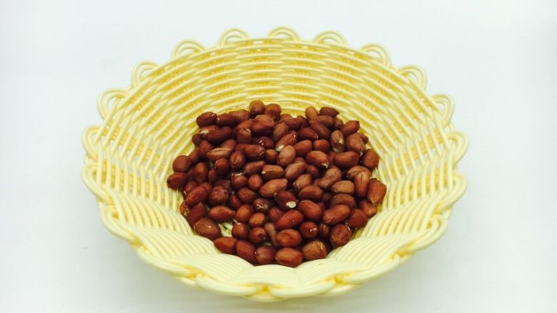 宫保鸡丁,配菜:<a style='color:red;display:inline-block;' href='/shicai/ 4262'>花生米</a>
