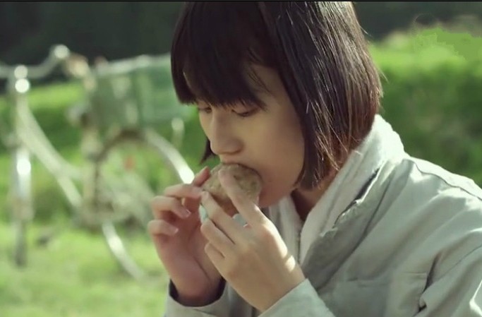 复刻电影美食:《小森林》核桃饭团,美美地咬上一大口,好吃!
