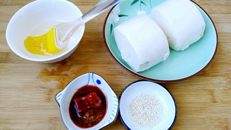 腐乳馒头片,准备食材!
