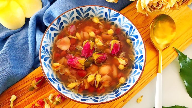 养生养颜之仙女羹(红豆莲子茉莉玫瑰花羹),煮好之后,稍微凉一点就可以吃了!