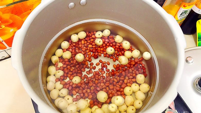 养生养颜之仙女羹(红豆莲子茉莉玫瑰花羹),再放入红豆!