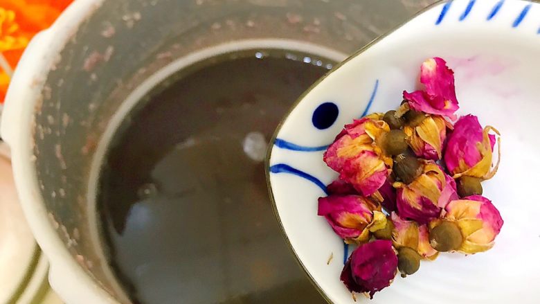 养生养颜之仙女羹(红豆莲子茉莉玫瑰花羹),再加入玫瑰花!
