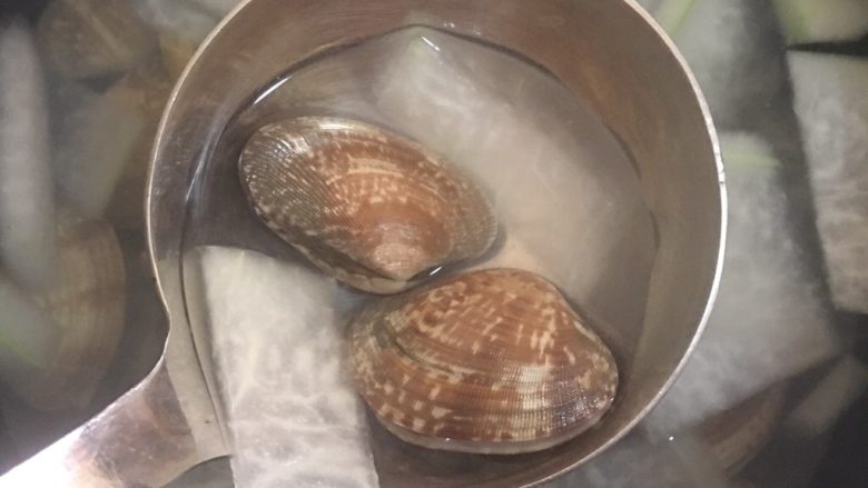 冬瓜花蛤汤 宝宝辅食12M+,等水沸后把花蛤煮进去