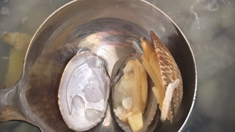 冬瓜花蛤汤 宝宝辅食12M+,煮开口就可以出锅了
