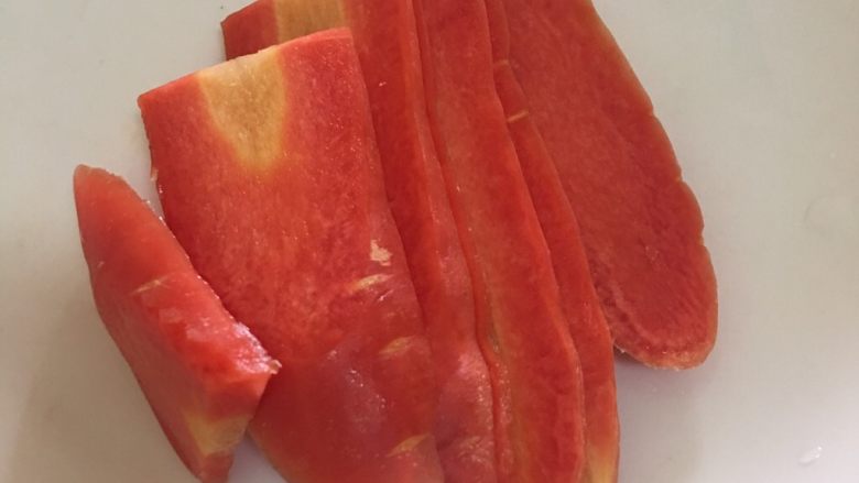 蔬菜鳕鱼炒饭 宝宝辅食12M+,将<a style='color:red;display:inline-block;' href='/shicai/ 25'>胡萝卜</a>切片