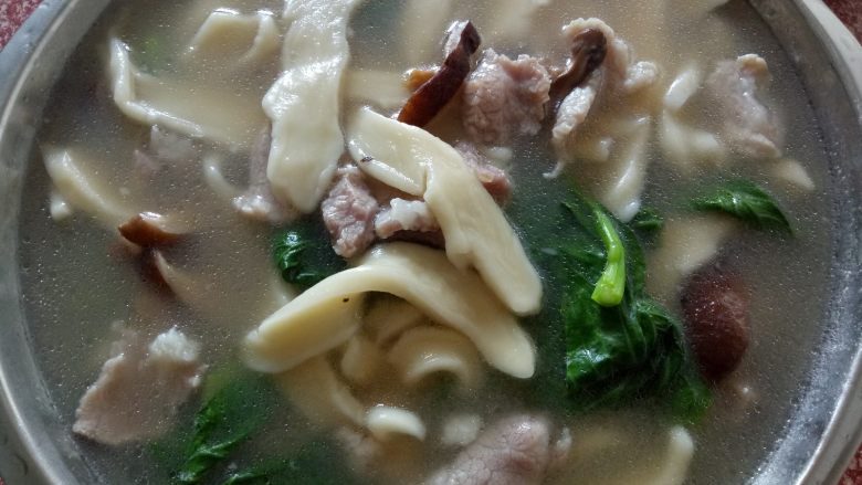 香菇猪肉面片汤
