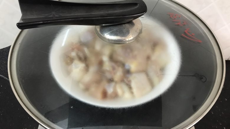 沙姜蒸鸡,加盖蒸约十八分钟!
视鸡肉多少大小块可适当调整时间!
