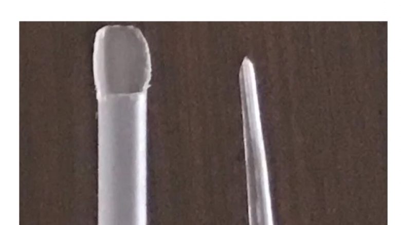 3D果冻花,将吸管剪成小勺子状和针状。(也可用冰沙的吸管)