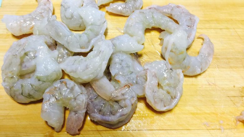 🦐水晶虾饺🦐,虾 去皮去头去虾线