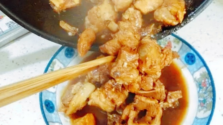 糖醋排骨(懒人版),炒出香味至排骨油亮就可以出锅了