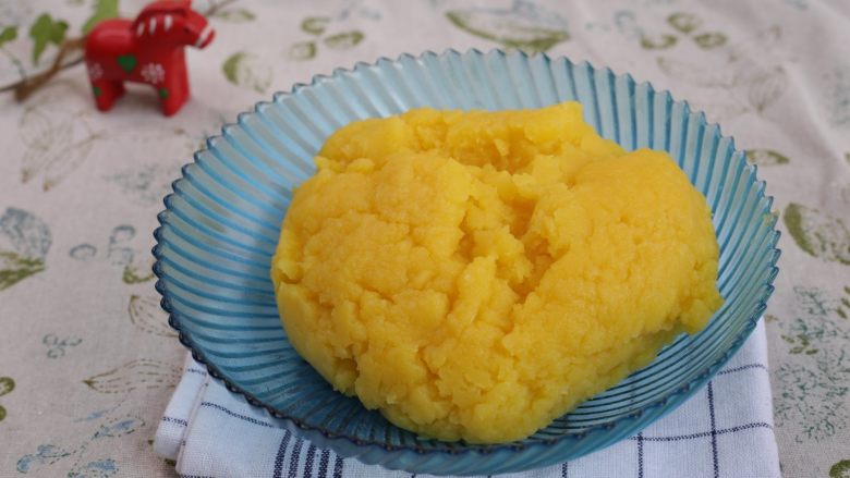 奶黄水晶饼 ,放凉备用