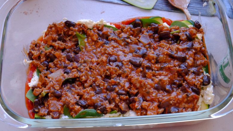 低碳水•西葫芦千层面
(食物替换系列3),然后铺上满满一层肉酱
