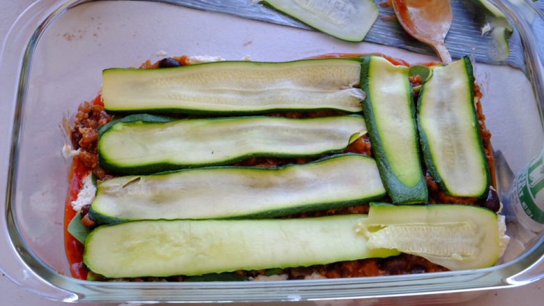 低碳水•西葫芦千层面
(食物替换系列3),再重叠一遍上面的步骤 铺一层西葫芦千层面