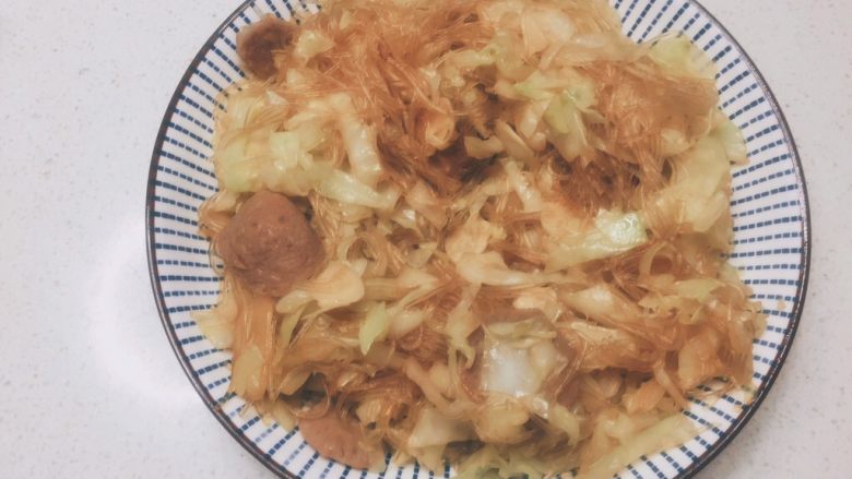 包菜粉丝(超快手菜),出锅~和老公二个人速度解决了~