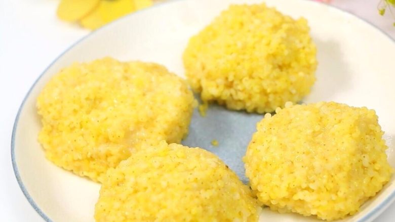 小米豆腐虾仁丸 宝宝健康辅食,高蛋白补钙,出锅啦。黄灿灿的好有食欲~~