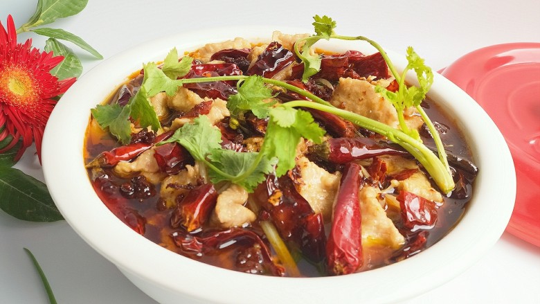 砂锅水煮肉片, 再撒上<a style='color:red;display:inline-block;' href='/shicai/ 131'>香菜</a>,芝麻,水煮肉片就OK啦!