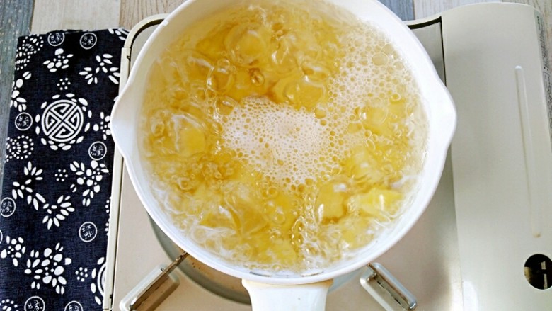 孜然土豆,煮开以后,继续煮三分钟