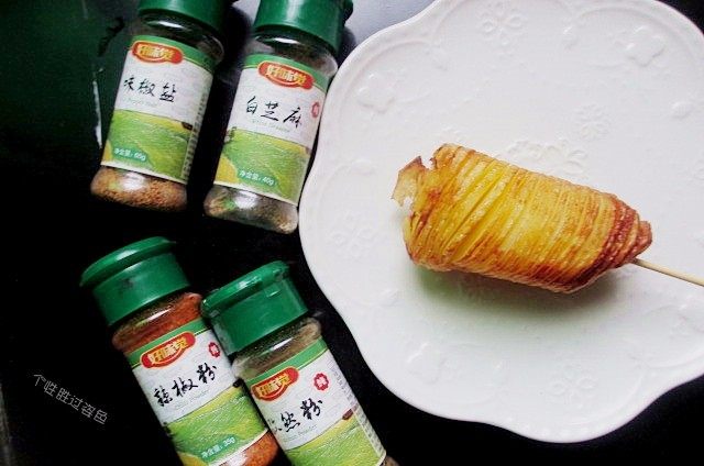 香辣黄金薯塔,炸好后放孜然辣椒粉,或者自己喜欢的调料