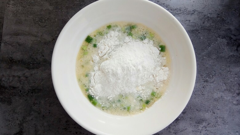 快手早餐~火腿葱花饼,半碗<a style='color:red;display:inline-block;' href='/shicai/ 519'>面粉</a>