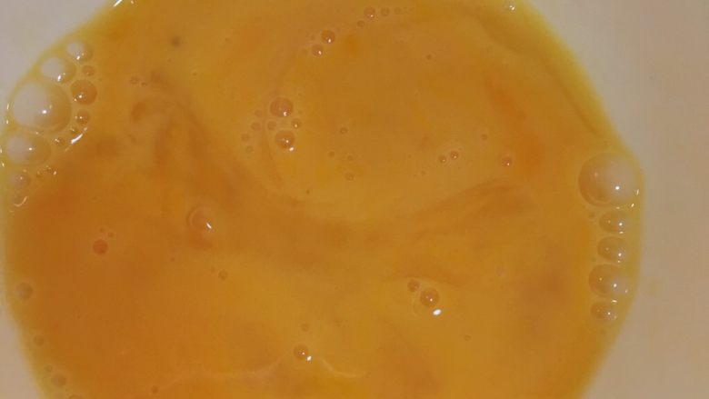 番茄木耳鸡蛋面 宝宝辅食8M+,准备好<a style='color:red;display:inline-block;' href='/shicai/ 9'>鸡蛋</a>液