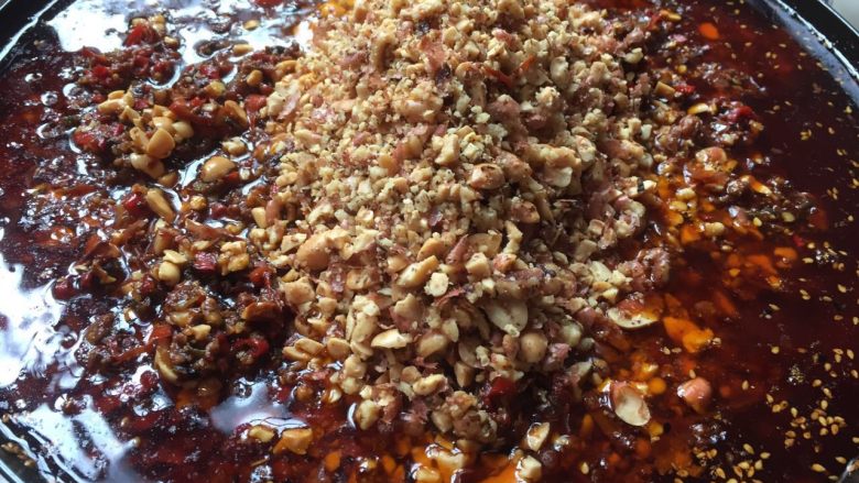 私房牛肉酱,最后最后加入炒好果仁!