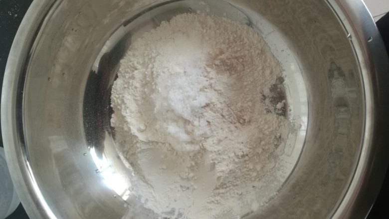 多味洋葱面包,按照配方把用料称好