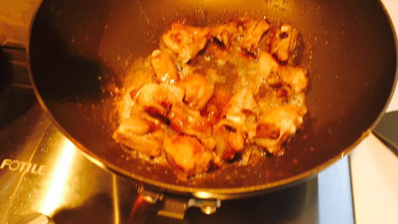 香甜米饭--糖醋排骨,倒入15ml黄酒或者料酒