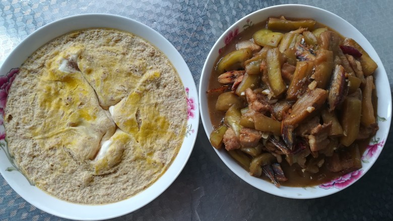色鲜味聚全咸鱼茄子煲,最正宗的海南味道,虾酱蛋饼。以上内容,纯属个人爱好,需要者可以参考哈,
