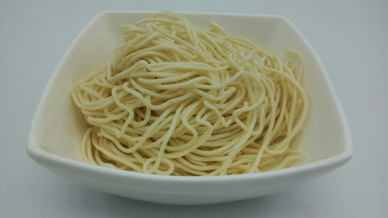 鲜虾时蔬面,买的是<a style='color:red;display:inline-block;' href='/shicai/ 4269'>手擀面</a>,跟孩子2个人的早餐够吃了