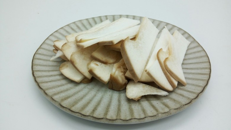 鲜虾时蔬面,<a style='color:red;display:inline-block;' href='/shicai/ 238'>杏鲍菇</a>半个,切成片
