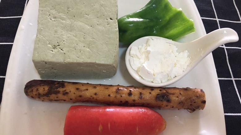 豆腐蔬菜糕 宝宝辅食10M+,准备好原材料