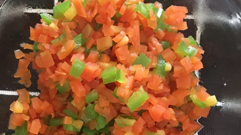 豆腐蔬菜糕 宝宝辅食10M+,焯水后捞出备用