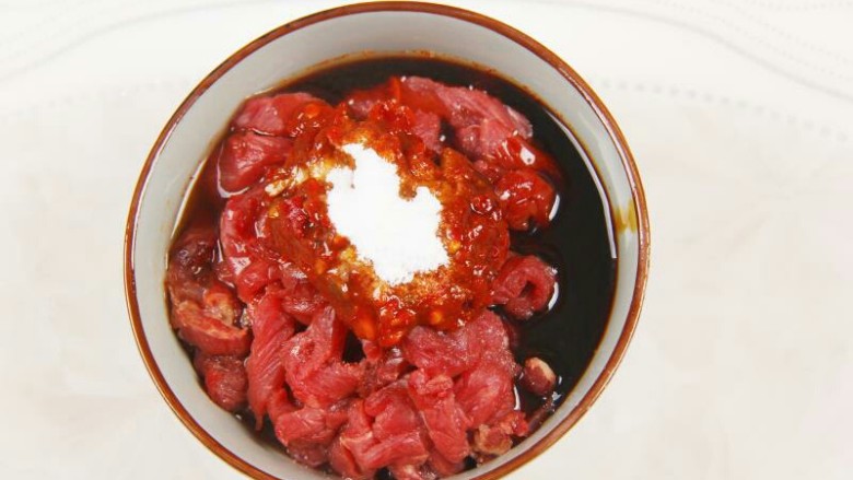 仔姜榨菜炒牛肉,适量<a style='color:red;display:inline-block;' href='/shicai/ 788'>生抽</a>