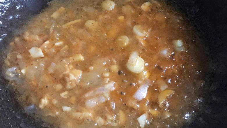 糖醋虾,小火慢熬一分钟,调成糖醋汁